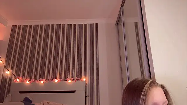 Awwwrora online show from November 2025 01:26:02 PM