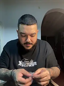 El Titan1998 online show from March 2026 12:02:01 AM