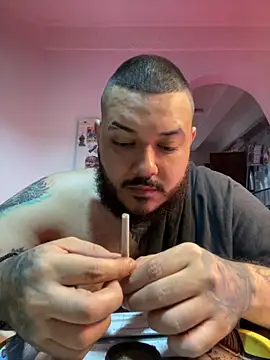 El Titan1998 online show from November 2025 08:45:02 PM