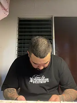 El Titan1998 online show from February 2026 11:49:01 PM