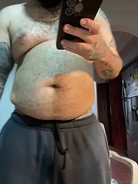 El Titan1998 online show from April 2026 10:33:02 PM