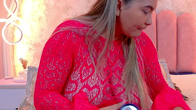 MiaLaurents online show from April 2026 04:25:01 AM