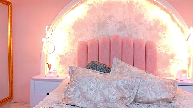 MiaLaurents online show from April 2026 05:11:02 AM