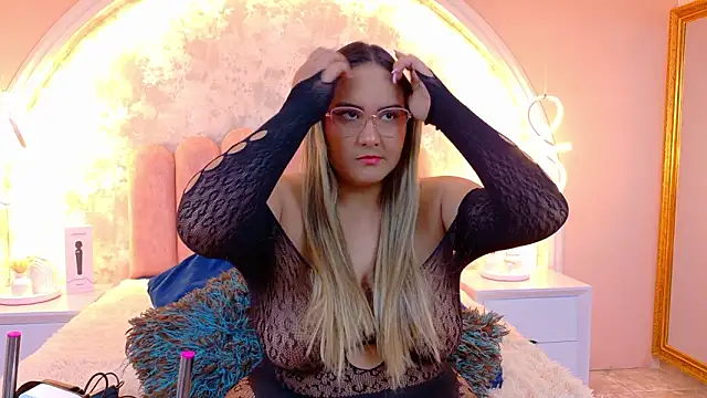 MiaLaurents online show from March 2026 03:14:01 AM