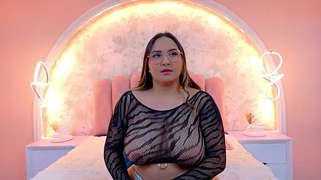 Snapshot of MiaLaurents chatting on November 2025 04:16:01 AM MiaLaurents online show from November 2025 04:16:01 AM