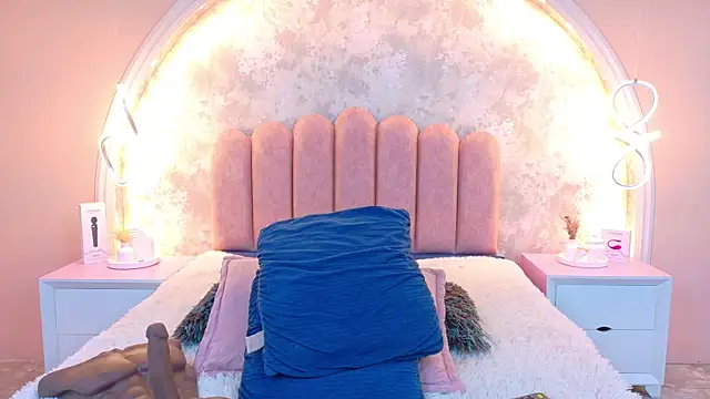 MiaLaurents online show from January 2026 05:36:02 AM