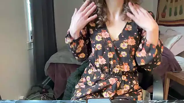 Snapshot of leahsparkles chatting on March 2025 03:14:02 PM leahsparkles online show from March 2025 03:14:02 PM