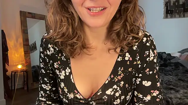 leahsparkles online show from December 2025 02:16:02 PM