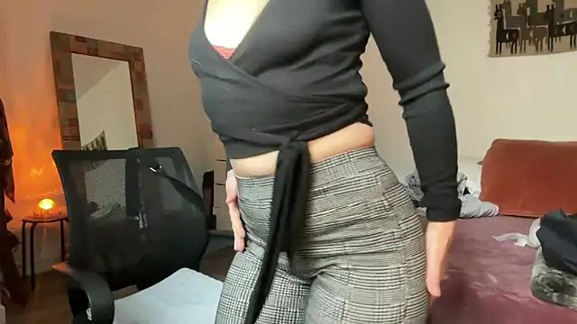 leahsparkles online show from December 2025 02:18:01 PM