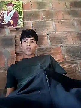 Andres123cv online show from December 2025 03:44:01 PM