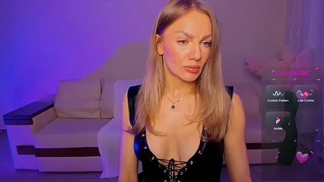 Snapshot of Oliva_Candy chatting on April 2026 09:06:02 PM Oliva Candy online show from April 2026 09:06:02 PM