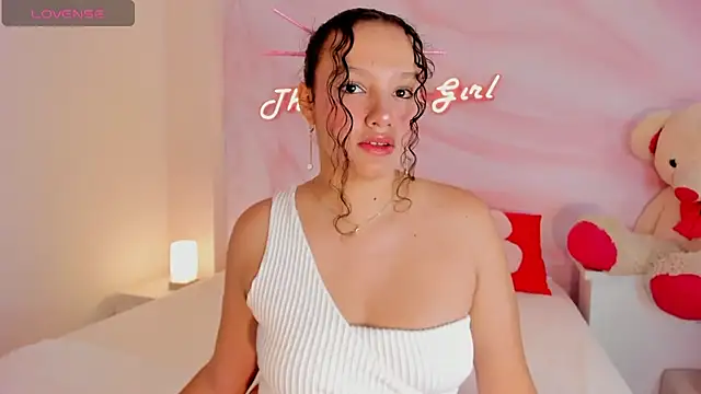 LucyLovelyy online show from September 2025 06:52:01 PM
