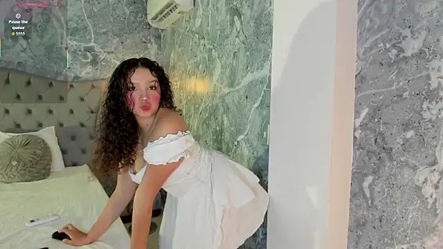 LucyLovelyy online show from November 2025 02:10:01 AM