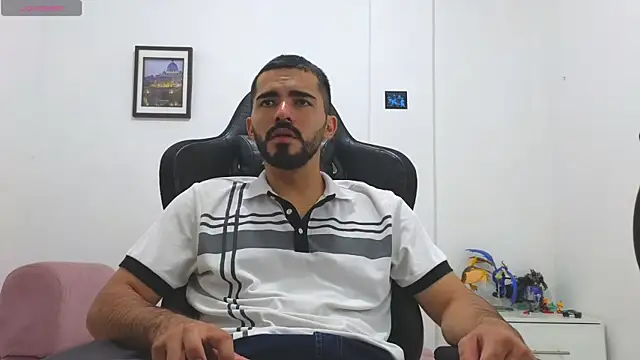 Snapshot of Massimoo_07 chatting on June 2026 01:16:02 AM Massimoo 07 online show from June 2026 01:16:02 AM