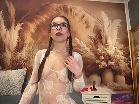 EmaLowe online show from March 2026 06:03:01 AM