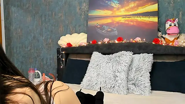 EmaLowe online show from March 2025 04:13:01 AM