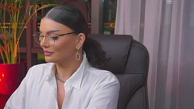 Snapshot of myakalifa chatting on January 2025 09:04:02 PM myakalifa online show from January 2025 09:04:02 PM