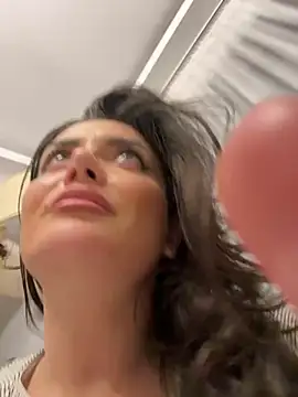 Snapshot of myakalifa chatting on March 2025 07:48:02 PM myakalifa online show from March 2025 07:48:02 PM