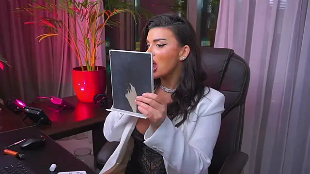 Snapshot of myakalifa chatting on February 2025 07:35:02 PM myakalifa online show from February 2025 07:35:02 PM