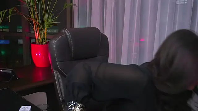 Snapshot of myakalifa chatting on March 2025 06:29:01 PM myakalifa online show from March 2025 06:29:01 PM