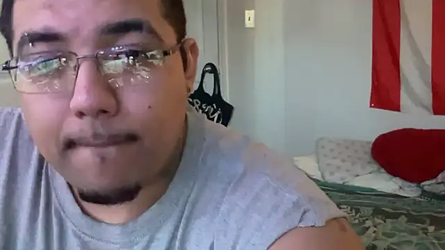 Snapshot of cloudy_couple444 chatting on February 2025 03:43:02 PM cloudy couple444 online show from February 2025 03:43:02 PM