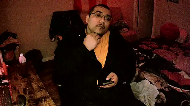 Snapshot of cloudy_couple444 chatting on March 2025 06:20:02 AM cloudy couple444 online show from March 2025 06:20:02 AM