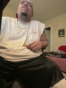 Snapshot of cloudy_couple444 chatting on March 2025 03:34:01 AM cloudy couple444 online show from March 2025 03:34:01 AM