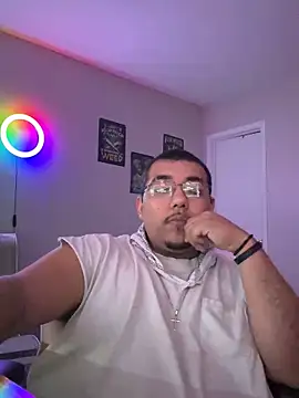 Snapshot of cloudy_couple444 chatting on February 2025 01:36:01 AM cloudy couple444 online show from February 2025 01:36:01 AM