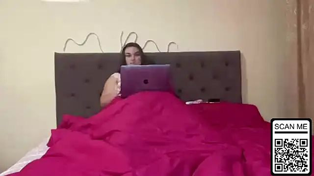 Snapshot of Dreamyblushfairy chatting on October 2025 03:13:02 PM Dreamyblushfairy online show from October 2025 03:13:02 PM