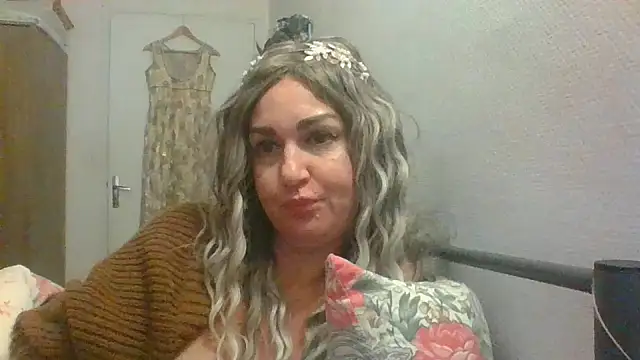 Snapshot of BELLAMORGANE1 chatting on December 2024 06:15:02 PM BELLAMORGANE1 online show from December 2024 06:15:02 PM