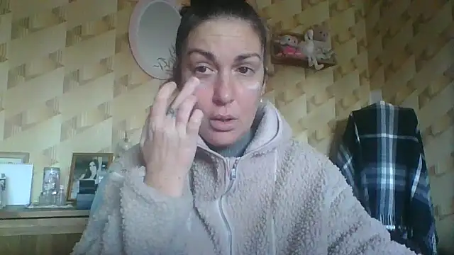 Snapshot of BELLAMORGANE1 chatting on December 2024 12:45:01 PM BELLAMORGANE1 online show from December 2024 12:45:01 PM