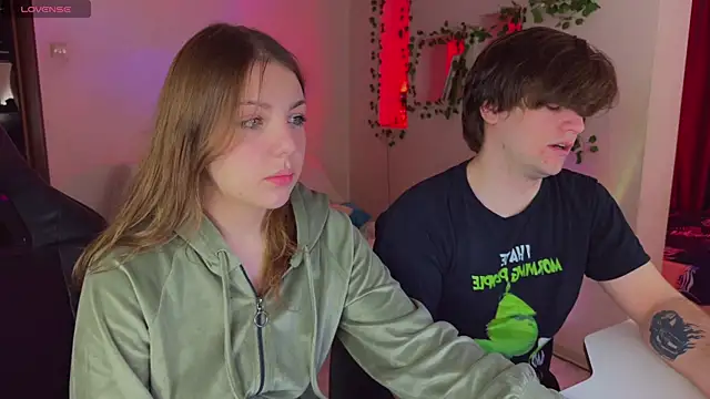 RobertAndLinela online show from April 2026 01:26:01 PM