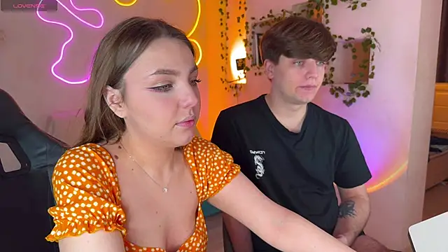 RobertAndLinela online show from September 2025 03:35:01 AM