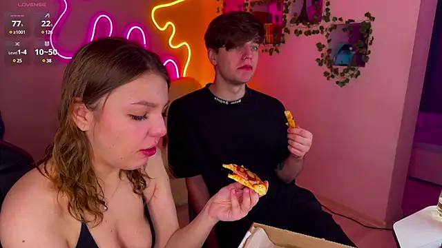 RobertAndLinela online show from February 2025 07:37:01 PM
