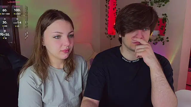 RobertAndLinela online show from April 2026 12:46:02 PM