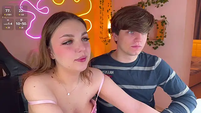 RobertAndLinela online show from October 2025 12:59:02 PM