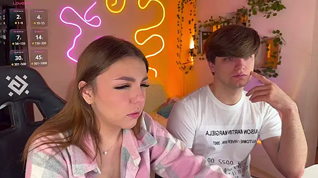 RobertAndLinela online show from October 2025 01:43:02 PM