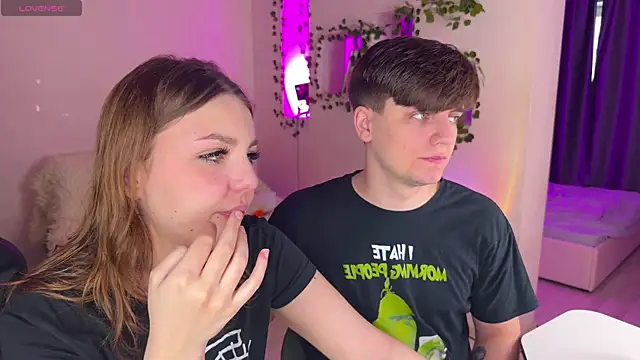 RobertAndLinela online show from December 2025 10:07:02 AM