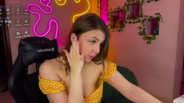 RobertAndLinela online show from March 2025 12:28:01 PM