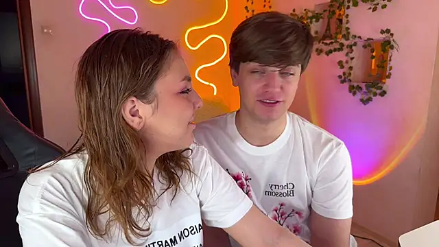 RobertAndLinela online show from October 2025 02:23:01 AM
