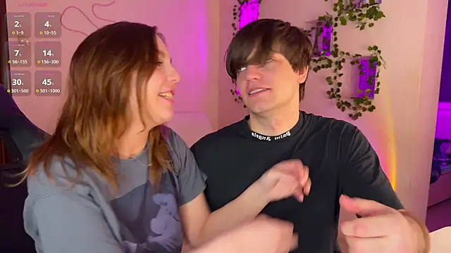 RobertAndLinela online show from November 2025 02:34:01 AM