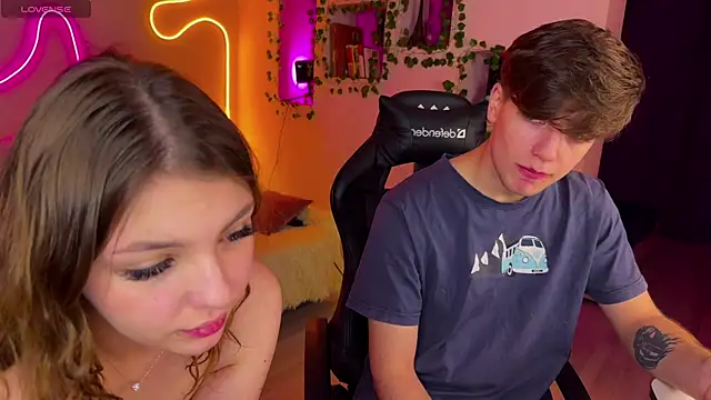 RobertAndLinela online show from January 2025 05:24:02 PM