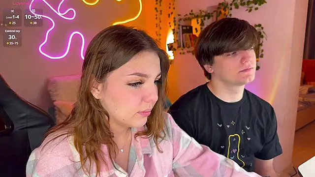 RobertAndLinela online show from November 2025 03:18:01 PM