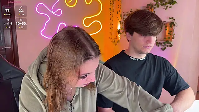 RobertAndLinela online show from October 2025 12:59:01 PM