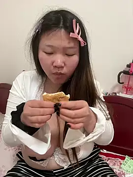 Snapshot of Happyou2 chatting on March 2025 12:29:01 PM Happyou2 online show from March 2025 12:29:01 PM