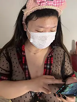 Snapshot of Happyou2 chatting on March 2025 11:33:01 PM Happyou2 online show from March 2025 11:33:01 PM