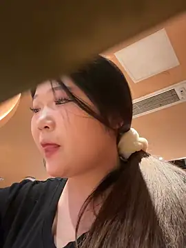 Snapshot of Happyou2 chatting on February 2025 10:07:02 AM Happyou2 online show from February 2025 10:07:02 AM