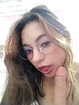 Paulina mosh online show from March 2025 05:28:02 PM