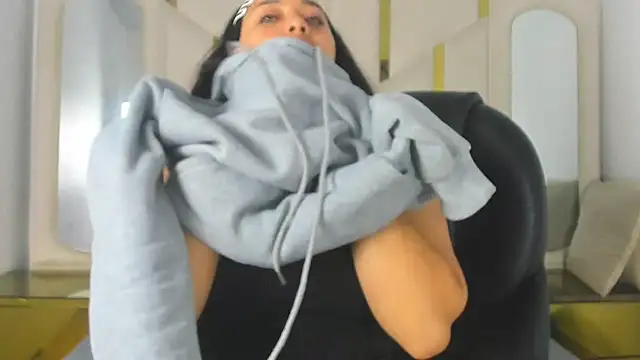 Snapshot of IsabellRodriguez18 chatting on November 2025 03:17:02 AM IsabellRodriguez18 online show from November 2025 03:17:02 AM