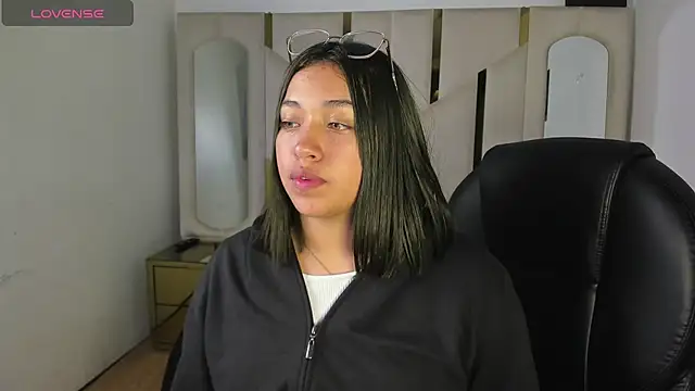 Snapshot of IsabellRodriguez18 chatting on March 2026 04:01:01 AM IsabellRodriguez18 online show from March 2026 04:01:01 AM